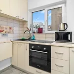 Chic Apartments In The Heart Of Bucharest - Walk To Old Town
