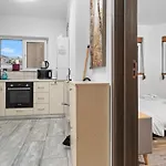 Chic Apartments In The Heart Of Bucharest - Walk To Old Town