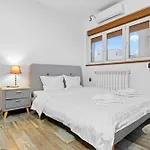 Chic Apartments In The Heart Of Bucharest - Walk To Old Town