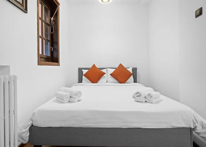 Chic Apartments In The Heart Of Bucharest - Walk To Old Town
